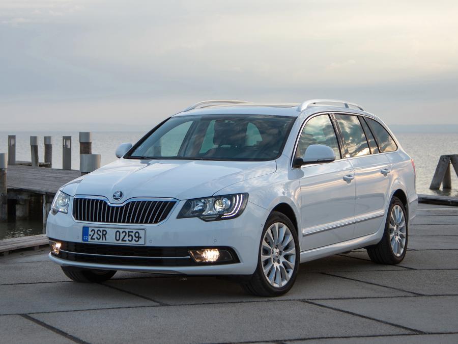  Skoda Superb Combi 2013 года  (фото 13 из 21)